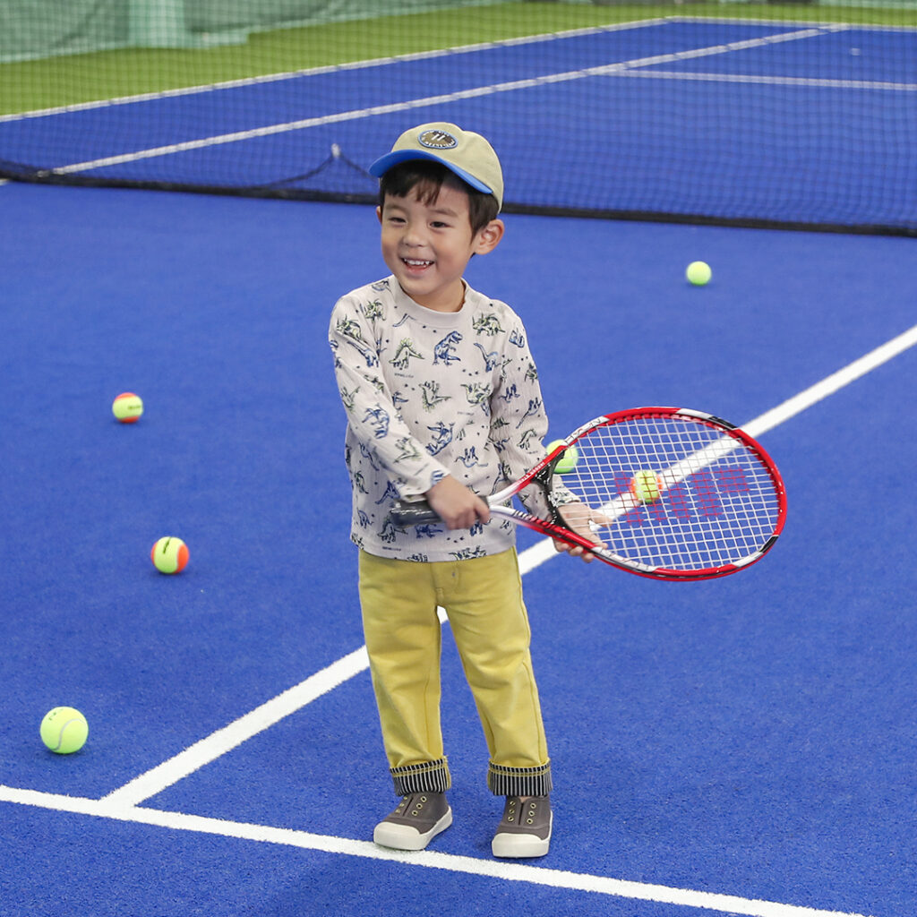 親子で楽しく始める テニススクール ノア神戸御影校インタビュー 22 01 Web Magazine ベビーこども服のキムラタン オフィシャルサイト